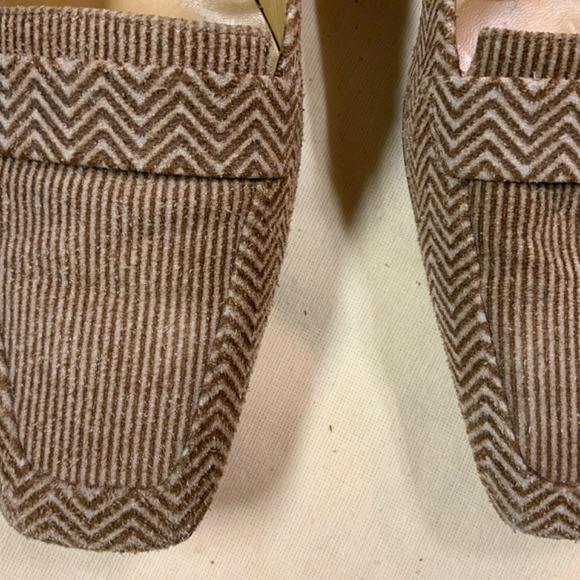 Shoes - Picture 2 of 5